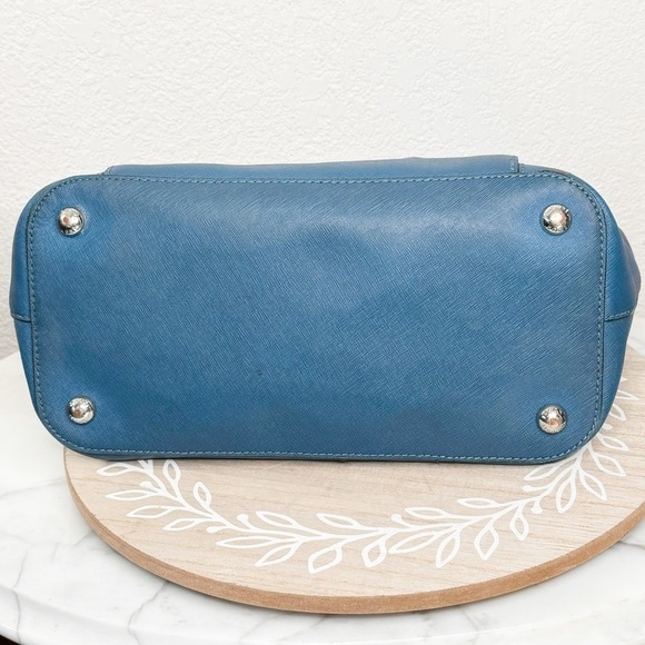 Michael Kors tote,adjustable straps,magnetic closure,xtra pockets,denim blue - Picture 6 of 8